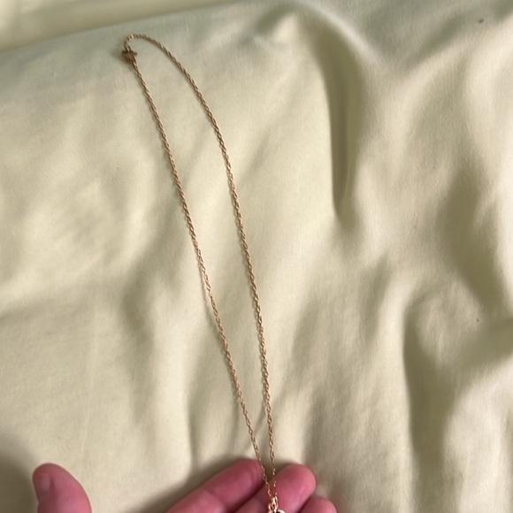 Cameo pink mini gold necklace - Picture 7 of 9